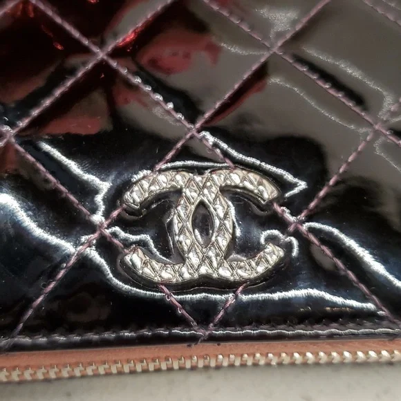 CHANEL shiny patent/quilted leather wallet - Picture 5 of 10